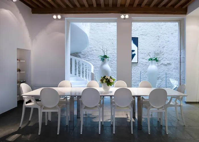 ゲストハウス La Maison Blanche